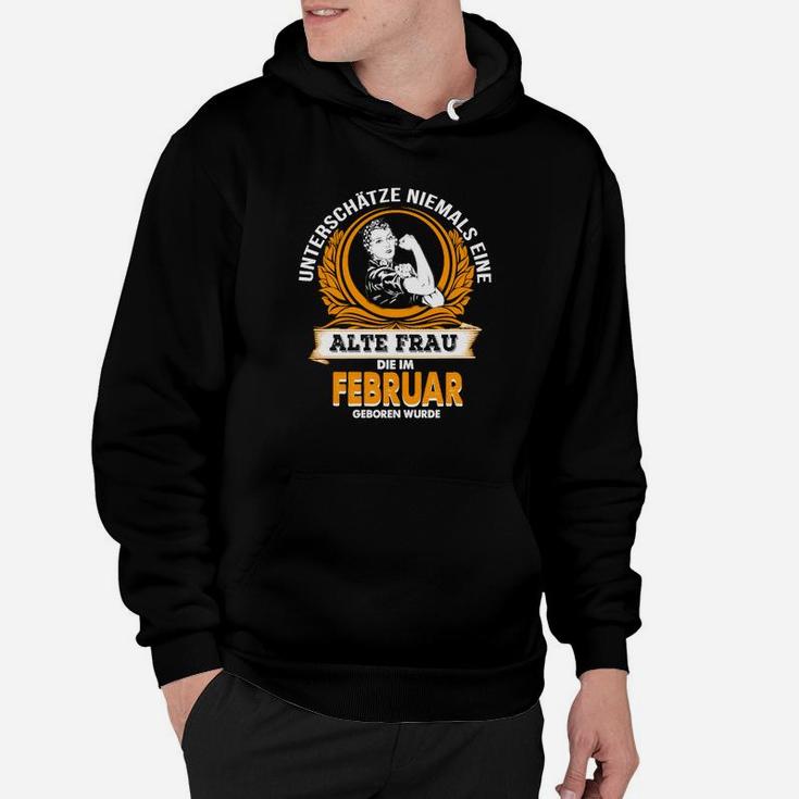 Schwarzes Hoodie Alte Frau Februar Geburt - Lustiges Spruch Design