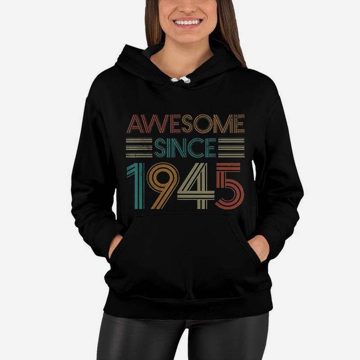 Born In 1945 Retro Vintage 77th Birthday Gifts 77 Years Old  Women Hoodie