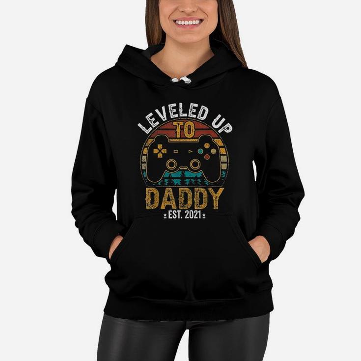 Leveled Up To Daddy 2021 Vintage Soon To Be Dad Est 2021 Women Hoodie