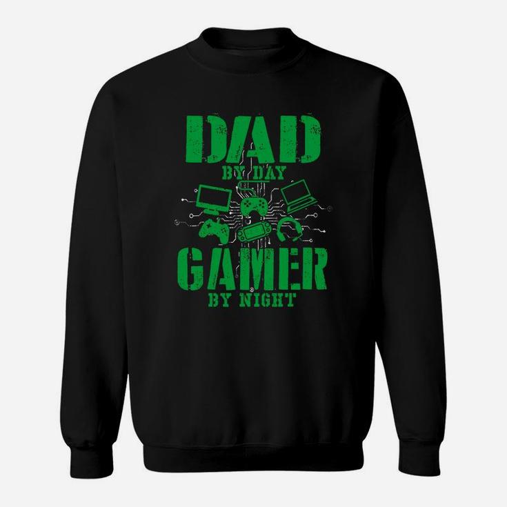 Funny Fathers Day Shirt Dad By Day Gamer By Night Video Game Sweat Shirt