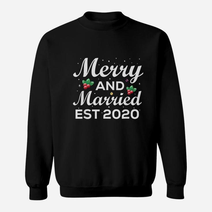 Merry And Married Est 2020 Newlywed Husband Wife Christmas Sweat Shirt