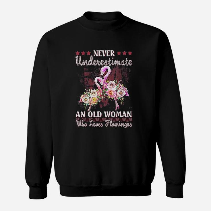 Never Underestimate An Old Woman Who Loves Flamingo Sweat Shirt