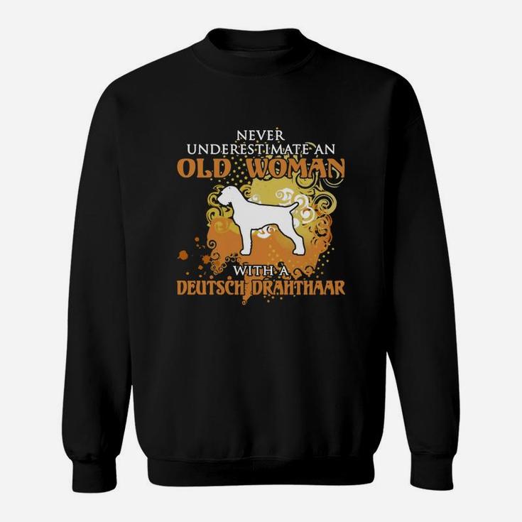 Never Underestimate An Old Woman With A Deutsch Drahthaar Dog Lover Sweat Shirt