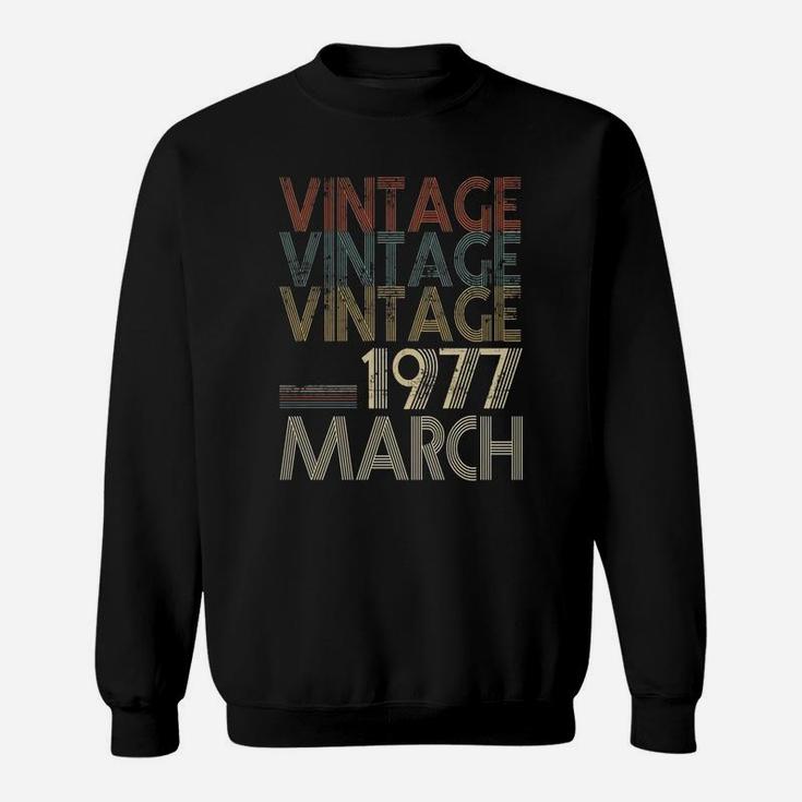 Retro Classic Vintage Born In March 1977 Gift 45th Years Old Sweat Shirt