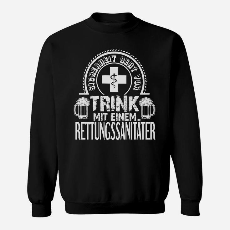 Trink mit einem Rettungssanitäter Schwarzes Sweatshirt, Bier und Spruch Design