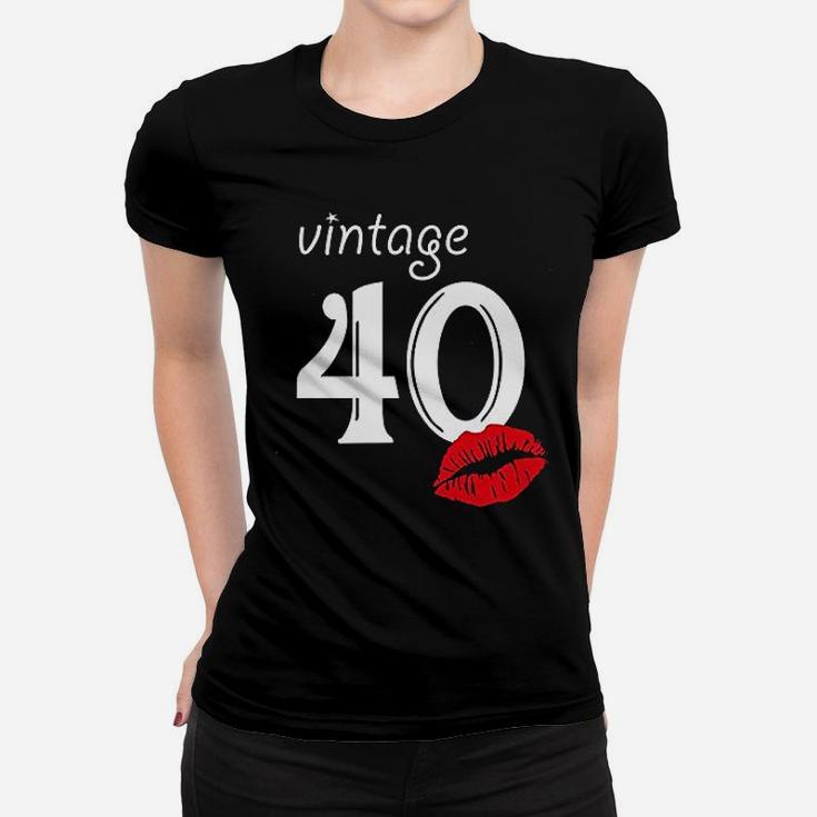 41st Birthday Gifts Women Vintage 41 1981 Tees Lipstick Funny Graphic Ladies Tee