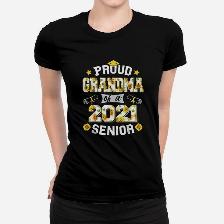 Funny Proud Grandma Of A 2021 Senior Floral Graduation Gift Women T-shirt