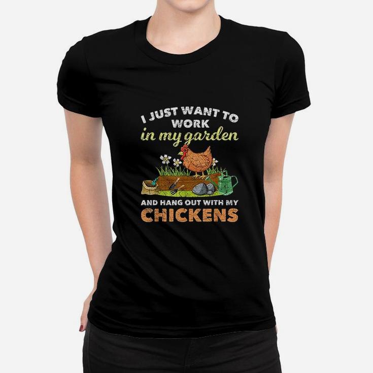 I Just Want To Work In My Garden And Hangout With My Chicken Women T-shirt