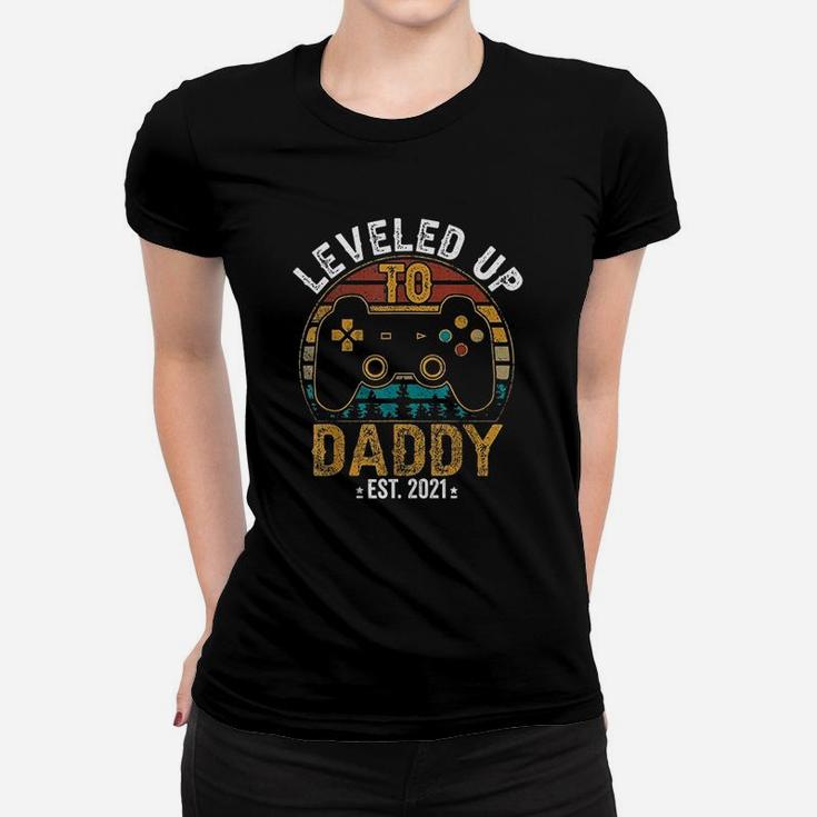 Leveled Up To Daddy 2021 Vintage Soon To Be Dad Est 2021 Ladies Tee