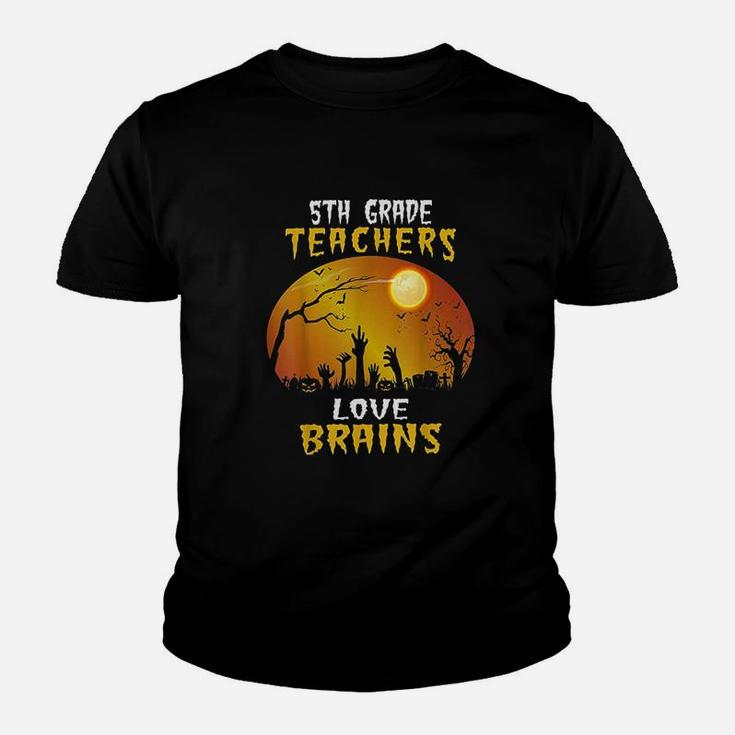 5th Grade Teachers Love Brains Funny Halloween Teacher Gifts Kid T-Shirt