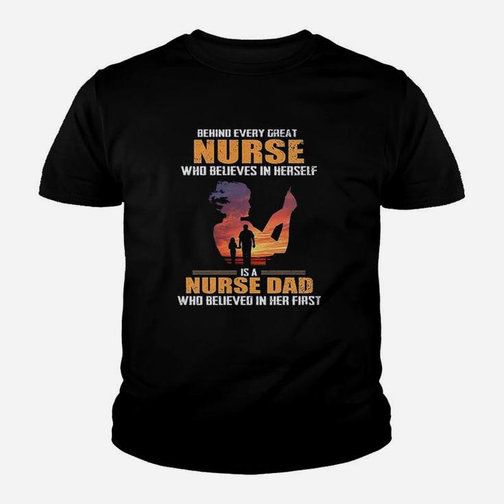 Behind Every Great Nurse Who Believes In Herself Is A Nurse Dad Kid T-Shirt