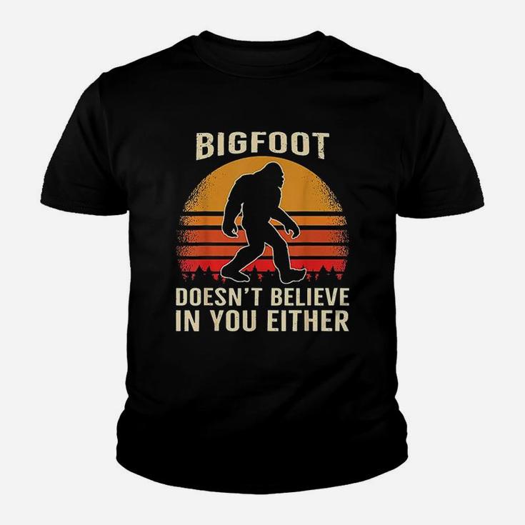 Bigfoot Doesnt Believe In You Either Bigfoot Sasquatch Retro Kid T-Shirt