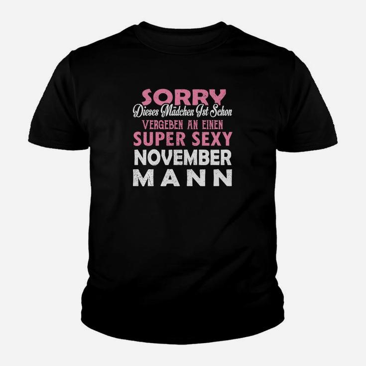 Entschuldigung, Dieses Mädchen Liebt Einen Sexy November Mann Kinder Tshirt