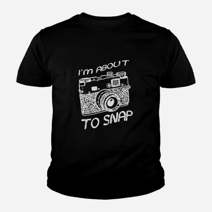 I Am About To Snap Vintage Camera Photographer Kid T-Shirt