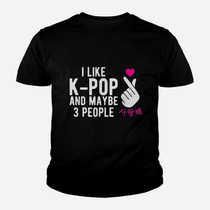 I Like Kpop And Maybe 3 People Kpop Hand Symbol Kid T-Shirt