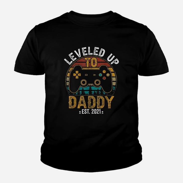 Leveled Up To Daddy 2021 Vintage Soon To Be Dad Est 2021 Kid T-Shirt