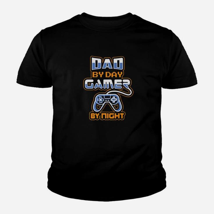 Mens Video Gamer Dad Old Gamer Daddy Gaming Father Kid T-Shirt