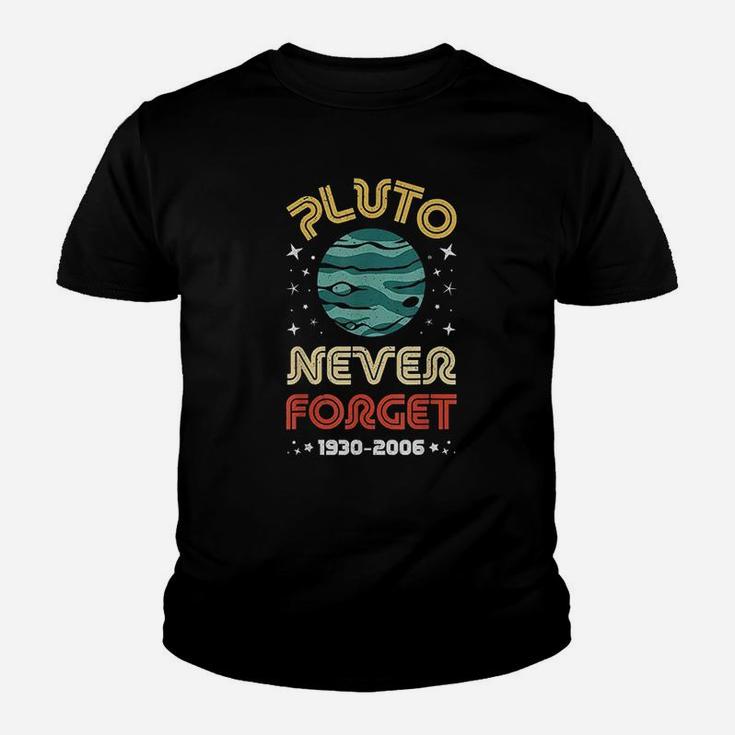 Never Forget Pluto 1930-2006 Science Planet Vintage Space Kid T-Shirt