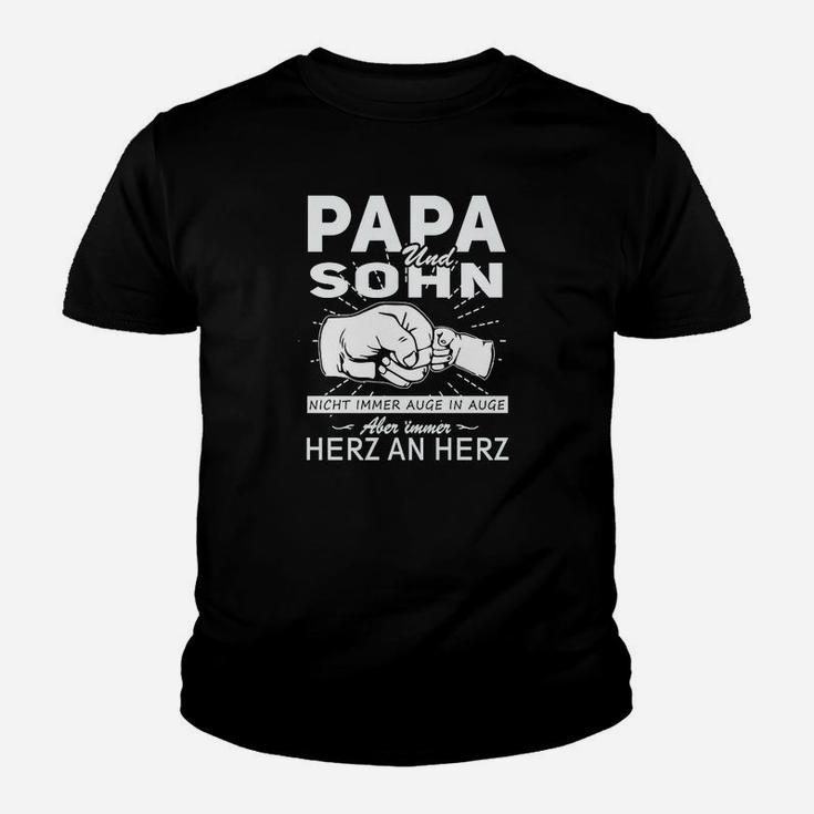 Papa und Sohn Herz an Herz Schwarz Kinder Tshirt mit Motivspruch