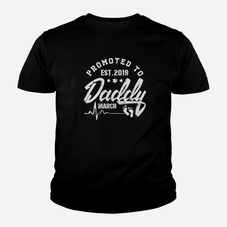 Promoted To Daddy Est 2022 March Expecting Dad Distressed  Kid T-Shirt