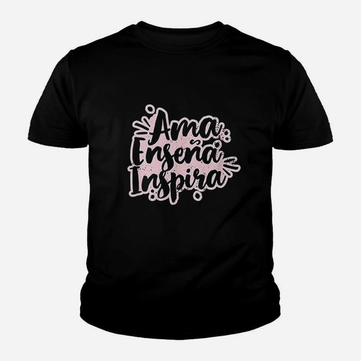 Spanish Teacher Design Ama Ensena Inspira Gift Kid T-Shirt