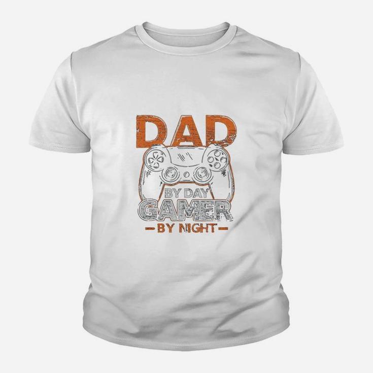 Gaming Gift Dad By Day Gamer By Night Dad Jokes Kid T-Shirt