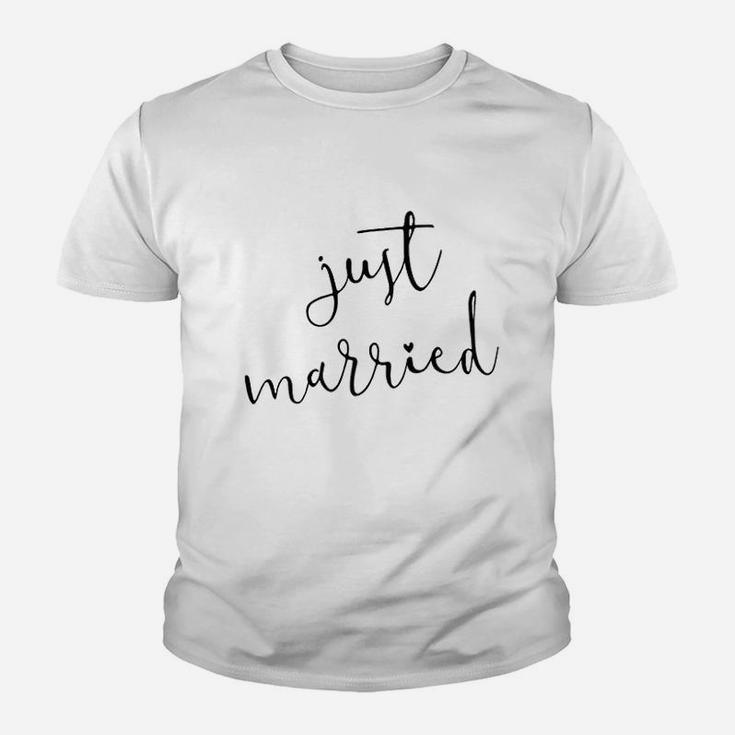 Just Married Gift For Bride Honeymoon Wedding Kid T-Shirt