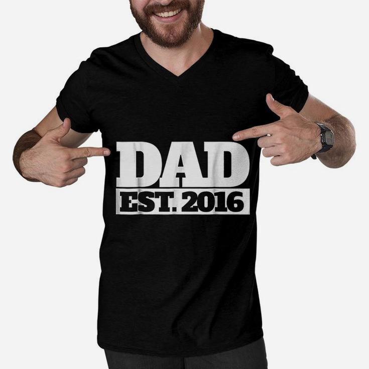 Dad Est 2016 New Dad 2016 First Fathers Day Men V-Neck Tshirt