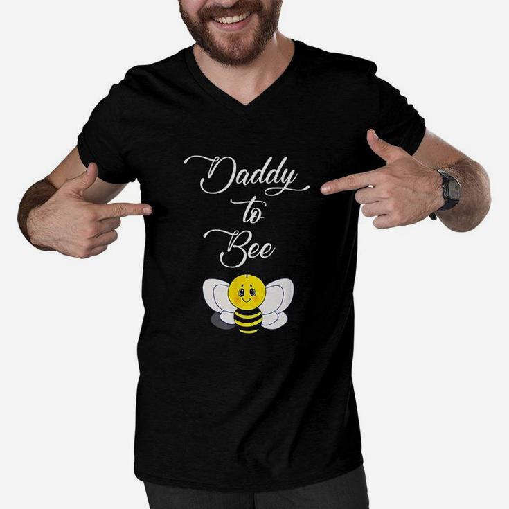 Dad To Be Daddy To Bee Dads Baby Announcement Gift Men V-Neck Tshirt