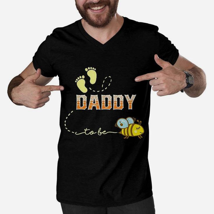 Daddy To Bee Soon To Be Dad Gift For New Daddy Men V-Neck Tshirt