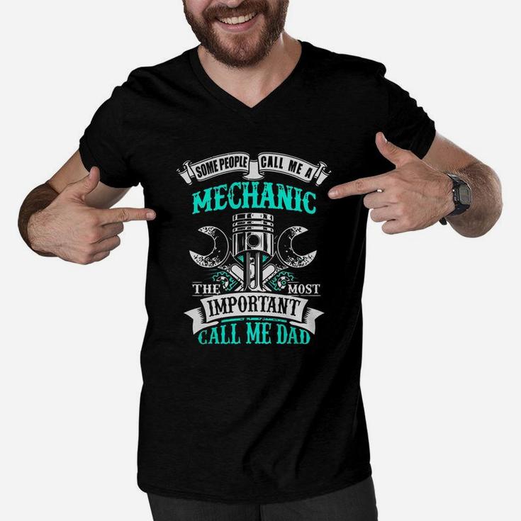 Fathers Day - Mens Mechanic Dad Gift For Fathers Day Men V-Neck Tshirt