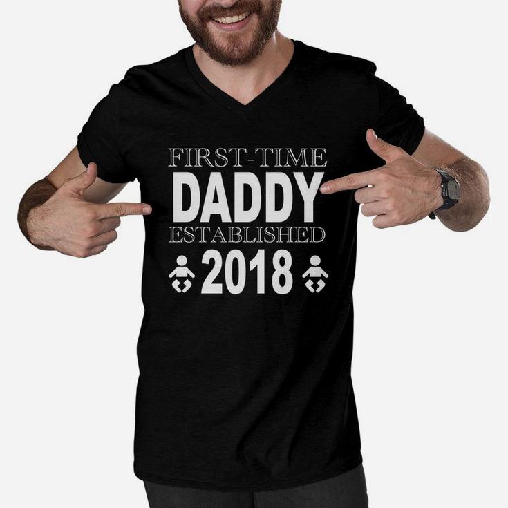 Fathers Day New Daddy First Time Dad Gift Idea Men V-Neck Tshirt