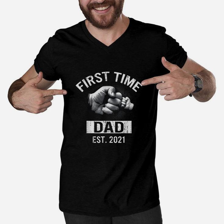 First Time Daddy New Dad Est 2021 Men V-Neck Tshirt