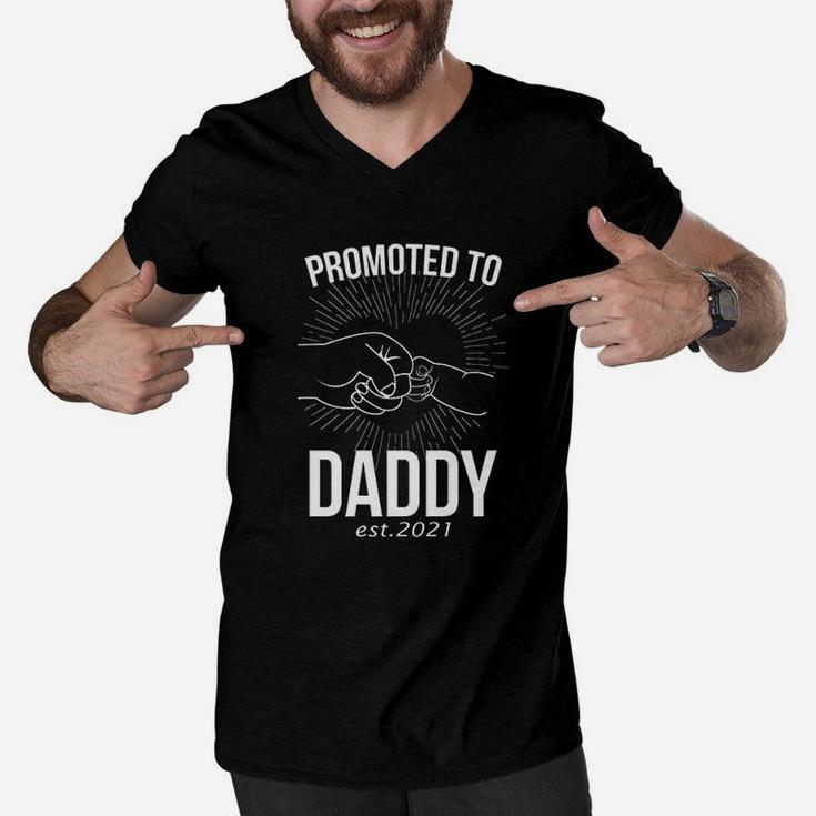 Promoted To Daddy Est 2021 Est New Dad Baby Men V-Neck Tshirt