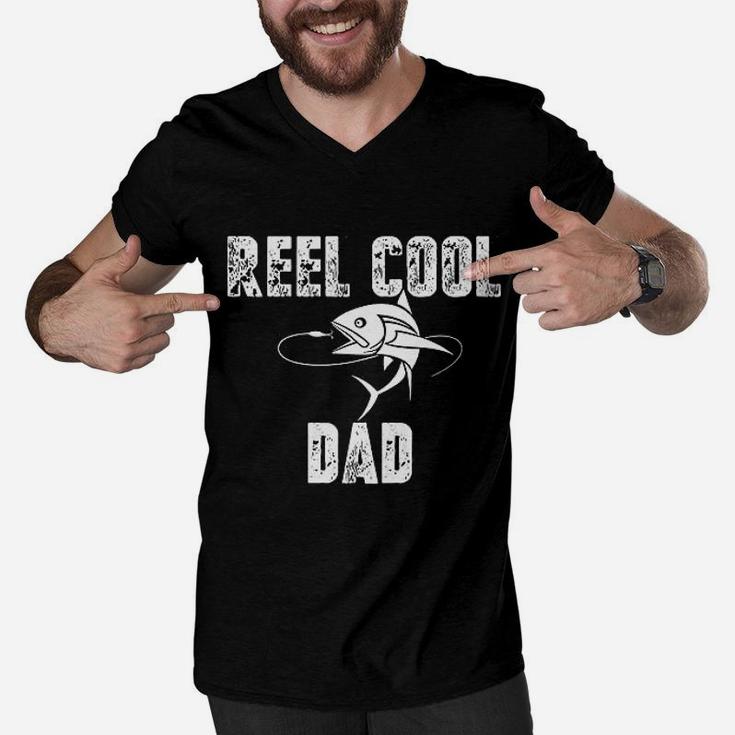 Reel Cool Dad Papas Fishing Buddy Great Gift For A Father Funny Fisherman Joke Men V-Neck Tshirt