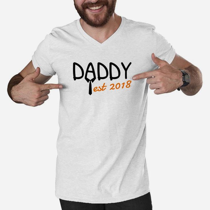 Mens Daddy Est 2018 Fun 2018 New Dad Shirt For Men Men V-Neck Tshirt