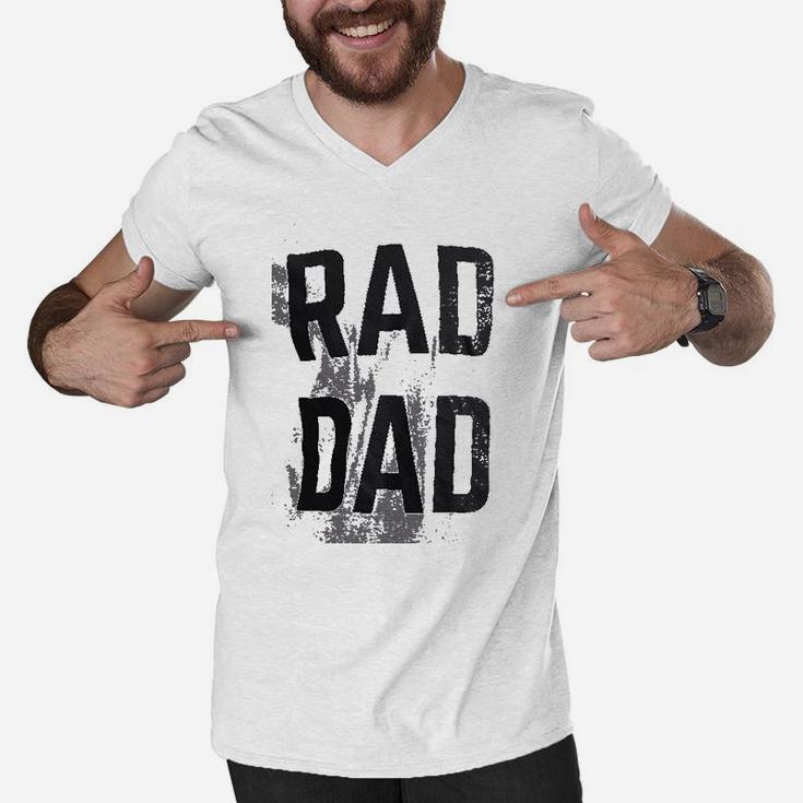 Rad Dad Funny Cool Dad Joke Humor Daddy Fathers Day Grandpa Fathers Men V-Neck Tshirt