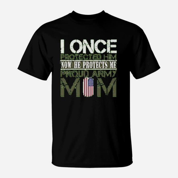 Army Mothers Gift I Once Protected Him Now He Protects Me Proud Army Mom Of Her Son T-Shirt