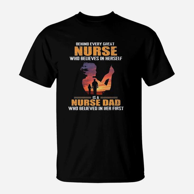 Behind Every Great Nurse Who Believes In Herself Is A Nurse Dad T-Shirt