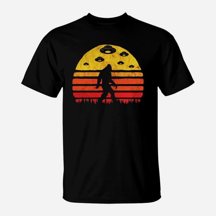Bigfoot Ufo Abduction - Vintage Believe Retro T-shirt T-Shirt