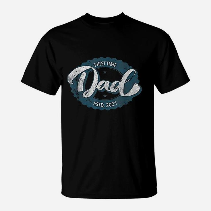 First Time Dad Promoted To Daddy Est 2021 T-Shirt