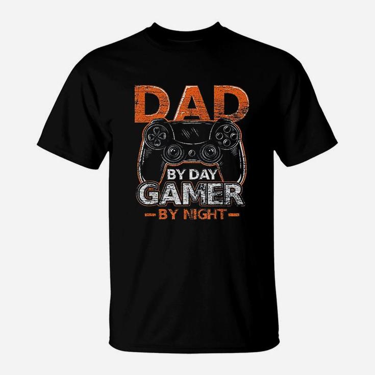 Gaming Gift Dad By Day Gamer By Night Dad T-Shirt