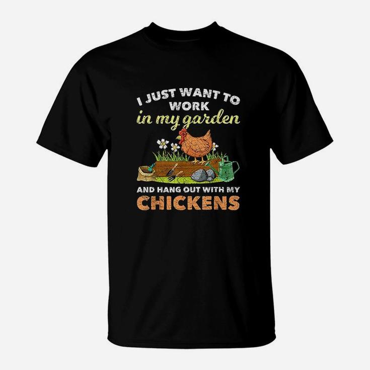 I Just Want To Work In My Garden And Hangout With My Chicken T-Shirt