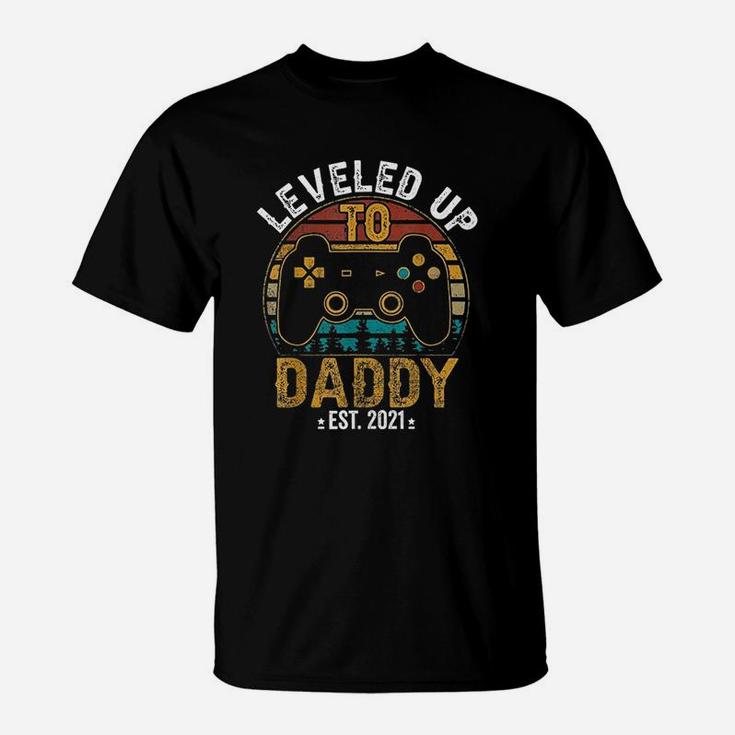 Leveled Up To Daddy 2021 Vintage Soon To Be Dad Est 2021 T-Shirt