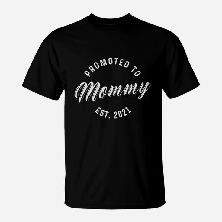 Promoted To Mommy Est 2021 Cute New Mom Gift For Wife T-Shirt