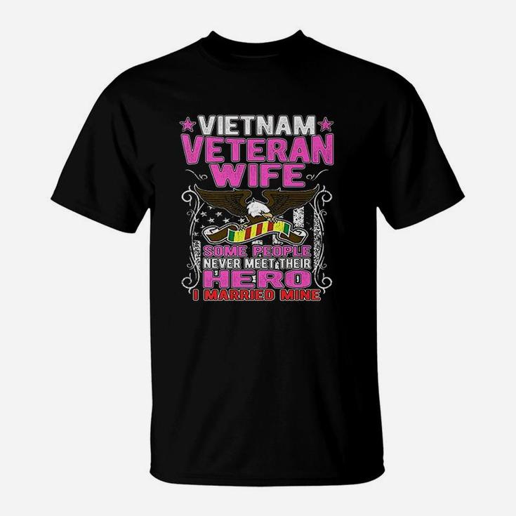 Proud Vietnam Veteran Wife T-Shirt