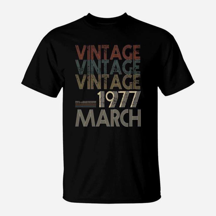 Retro Classic Vintage Born In March 1977 Gift 45th Years Old T-Shirt