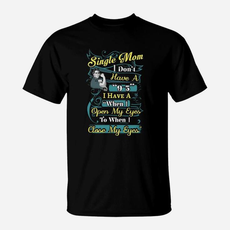 Single Mom Fact Strong Mom Mothers Day Present T-Shirt