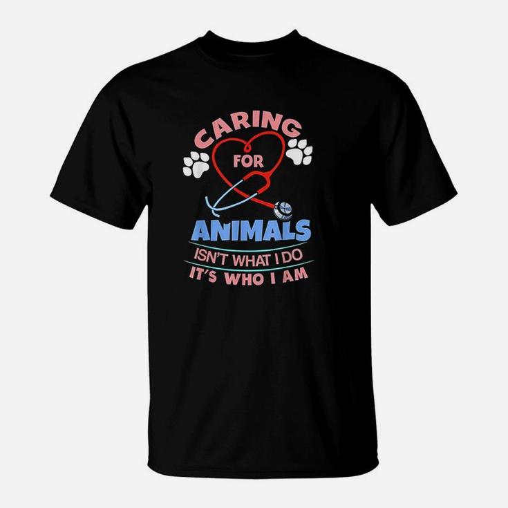 Veterinarian Gift Vet Tech Caring For Animals T-Shirt