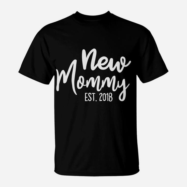 Womens New Mommy Est 2018 Mothers Gifts For Expecting Mother T-Shirt